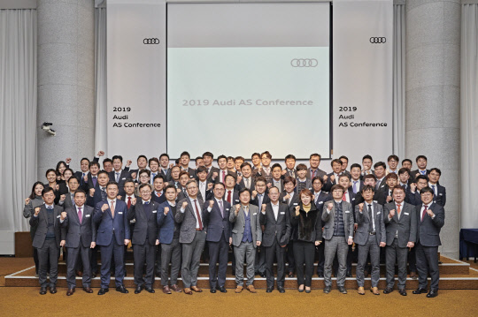 2019 아우디 AS(사후서비스) 어워즈 참가자들이 기념촬영을 하고 있는 모습. <아우디코리아 제공>